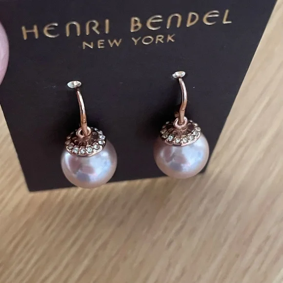 Henri Bendel classic pearl earrings - Picture 4 of 6